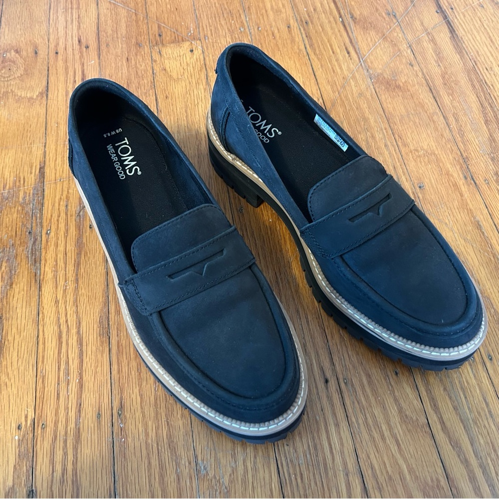 TOMS Cara Wonen’s Black Loafers - size 8.5